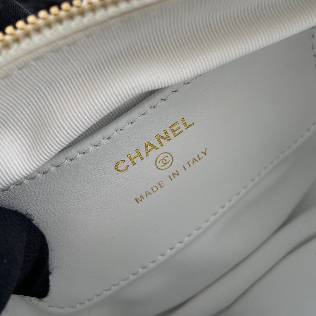 CC Pouch Bag 16cm White Lambskin GHW 229975