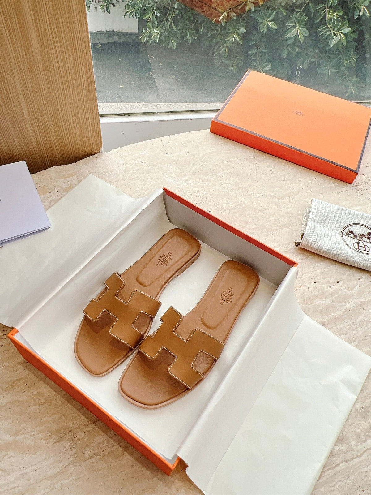 HM 25 Oran Sandal Gold Calfskin