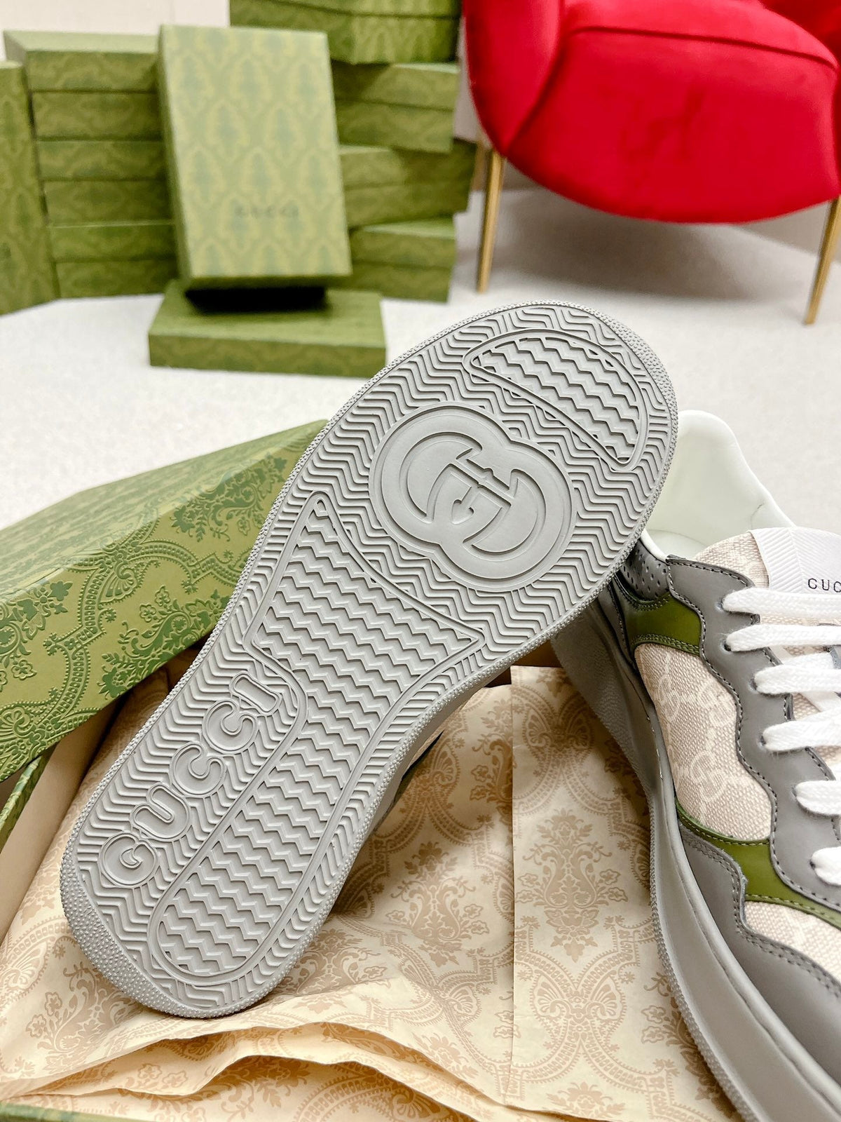 GG TRAINER GRAY AND CREAMY WHITE CALFSKIN