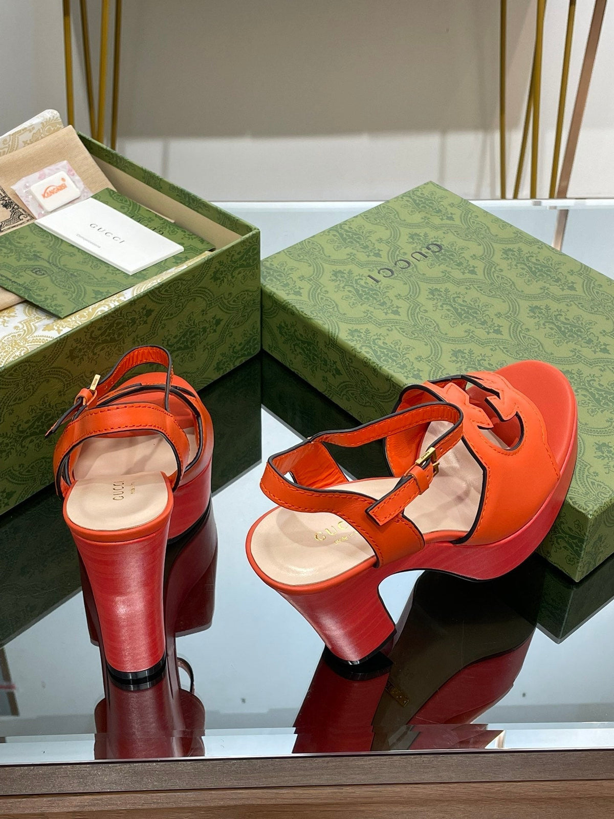 GG 120 INTERLOCKING G SANDAL ORANGE CALFSKIN