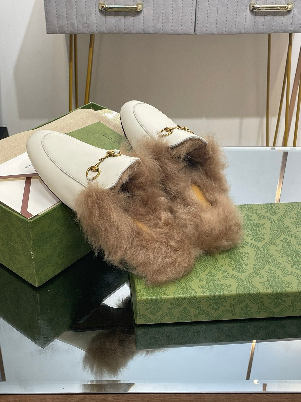 HORSEBIT MULE IN WHITE CALFSKIN AND LAMB WOOL LINING