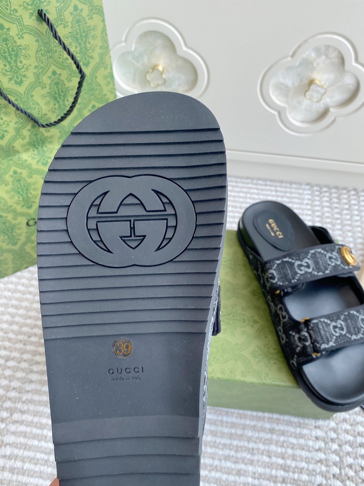 GC sandal with Double G Black Canvas Sheepskin 291017