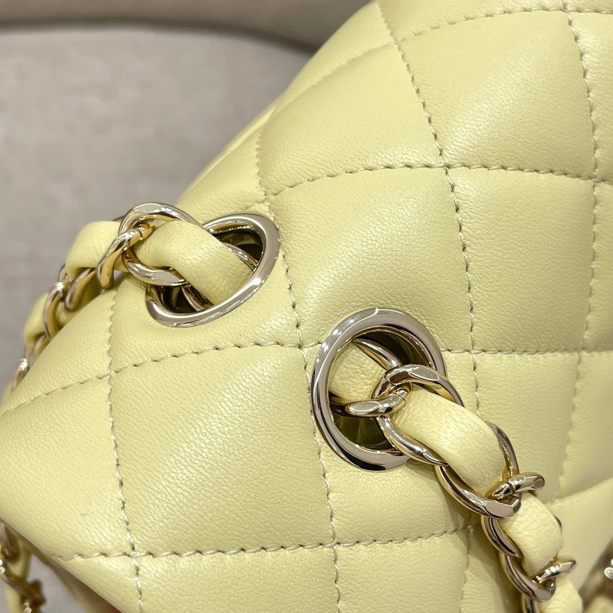 FLAP BAG 25CM PASTEL YELLOW LAMBSKIN GOLD HARDWARE