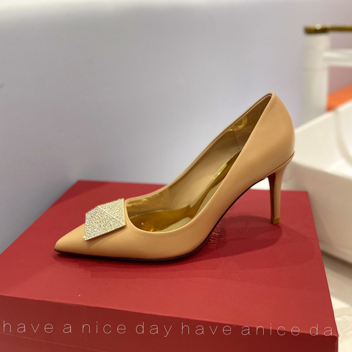 One Stud Diamond Patent Beige Leather Pump