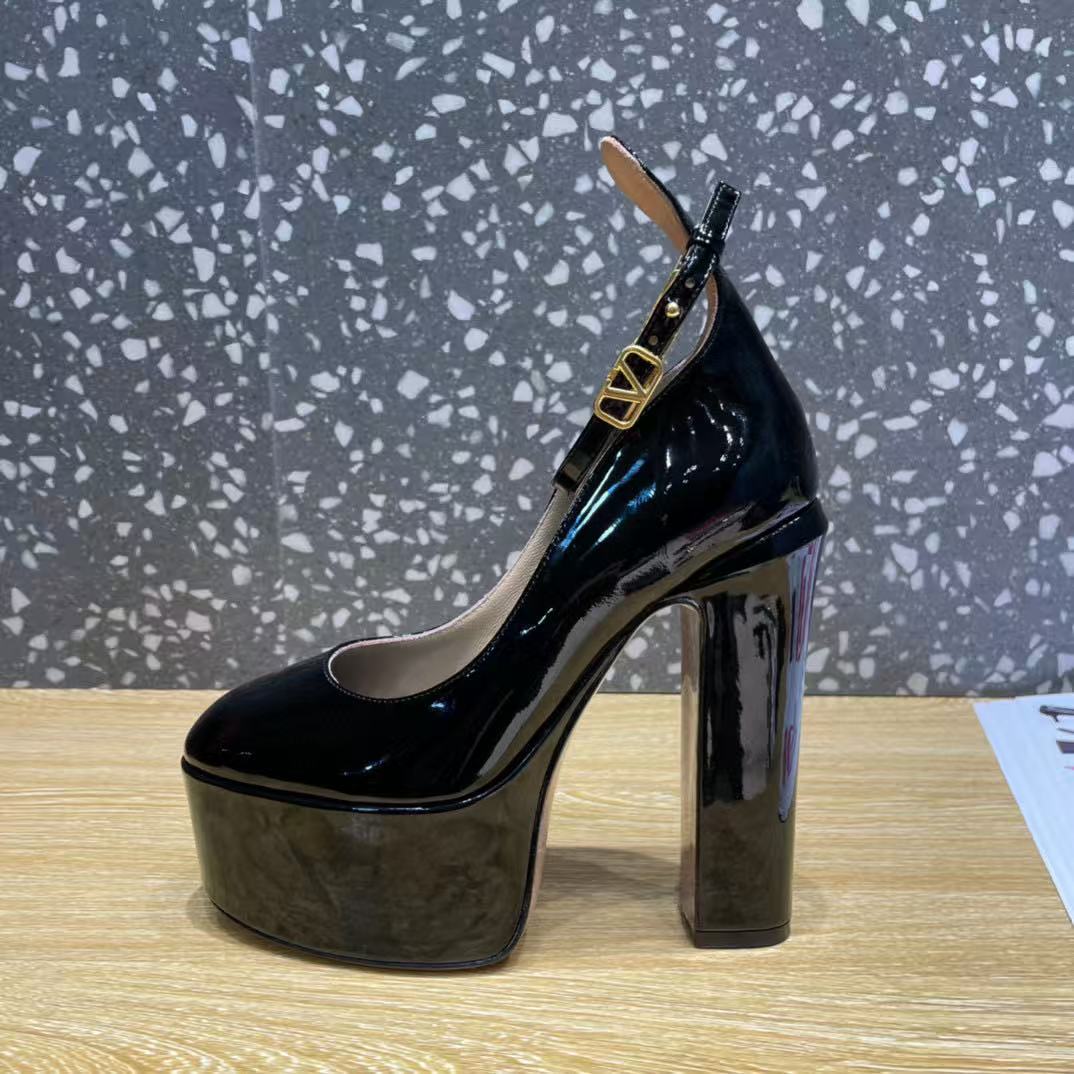 Valentino Garavani Pumps Black Patent Leather