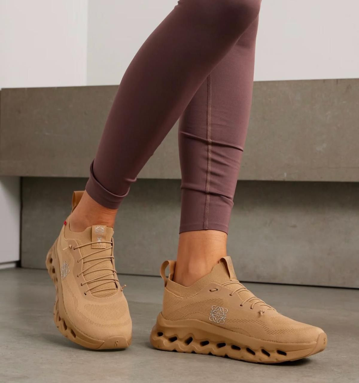 On Running Cloudtilt LOEWE Dark Sand