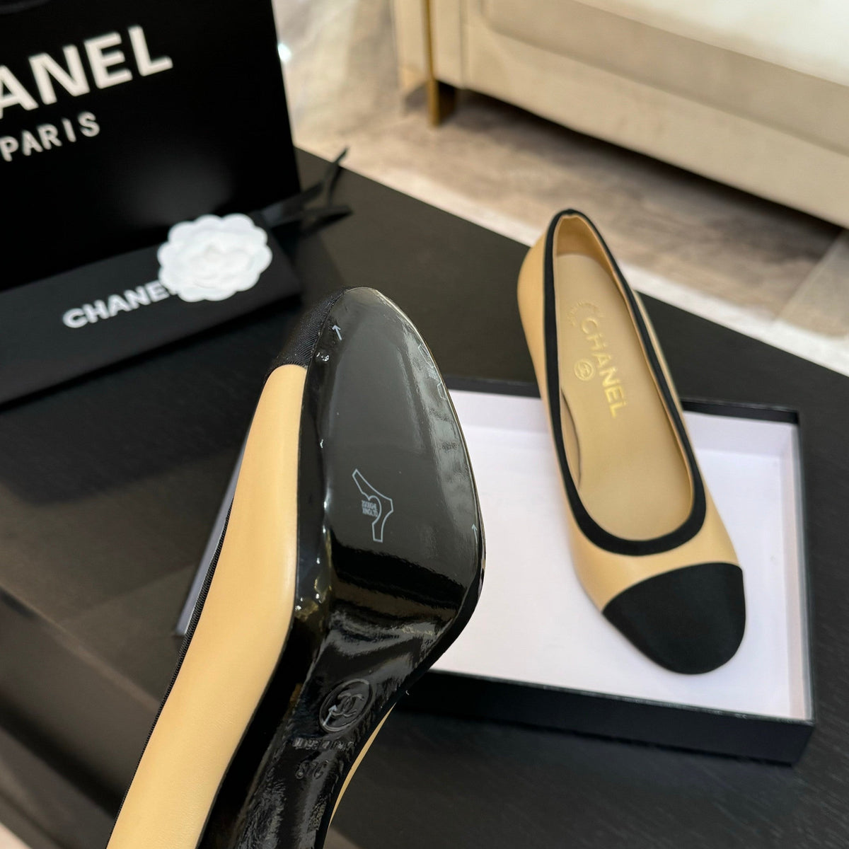 CC 25S Pump 85mm Beige Calfskin Black Grosgrain