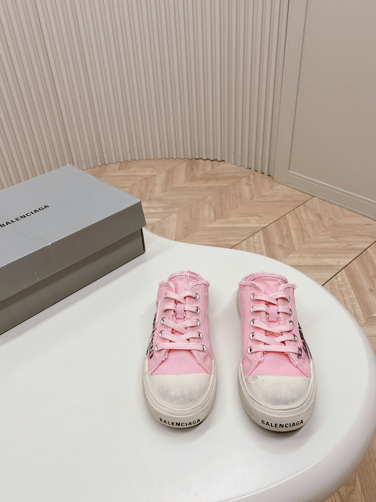 SNEAKER MULES IN PINK CANVAS GRAFFITI LOGO