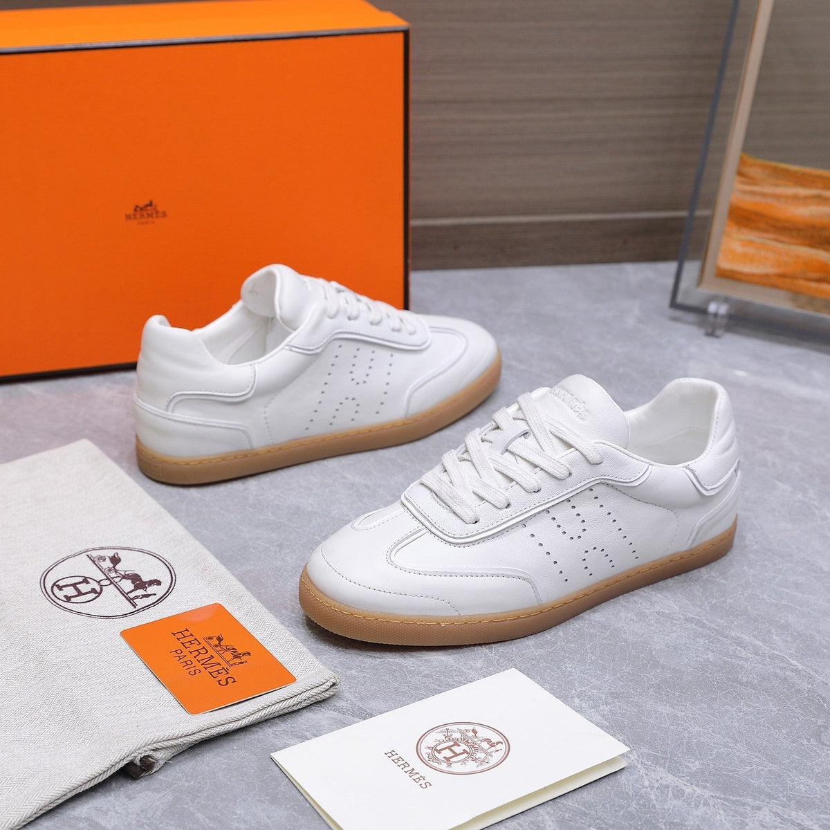 HM 26ss Casual Sneakers White Sheepskin 637714
