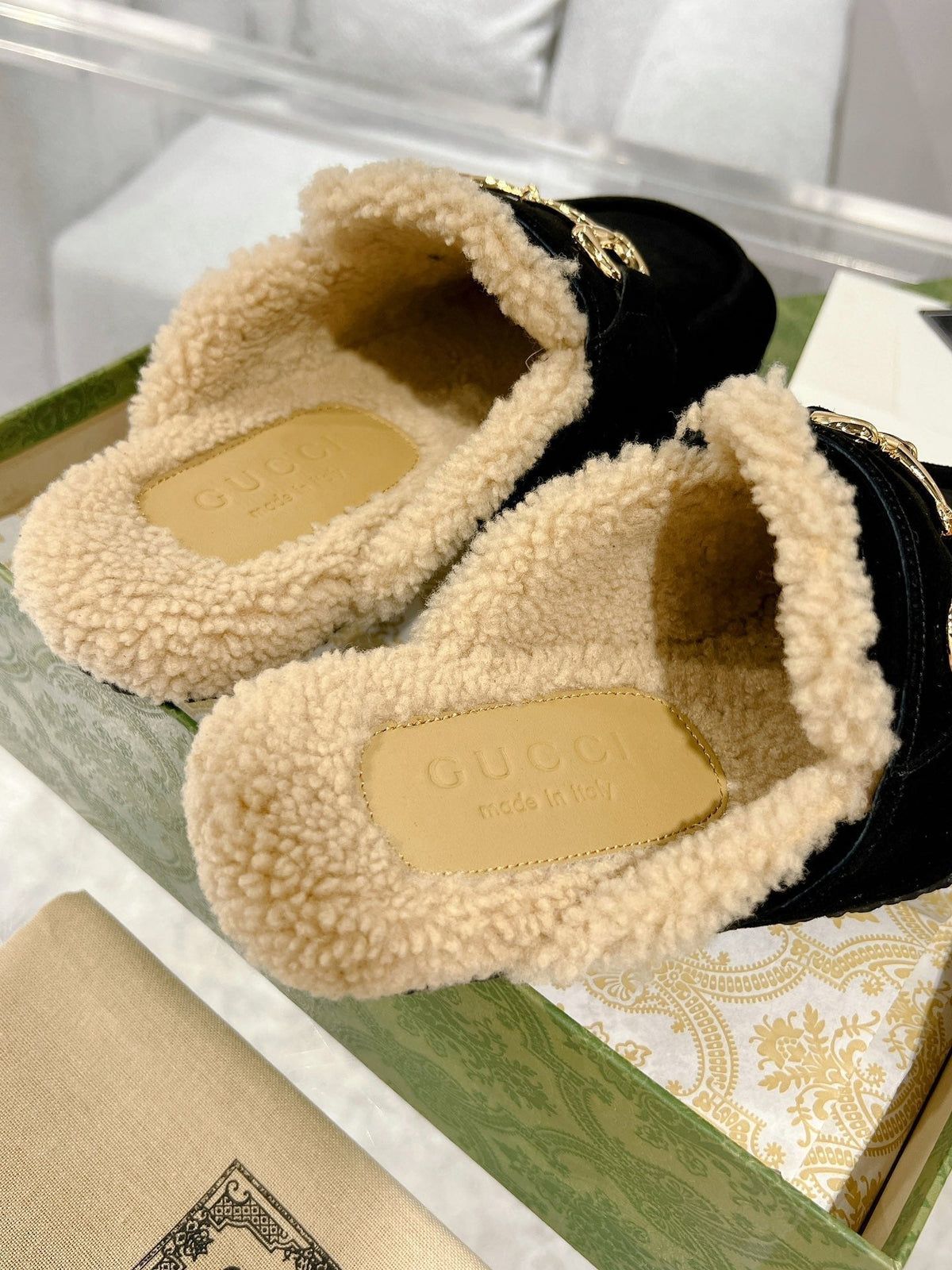 HORSEBIT MULE IN BLACK SUEDE AND FLEECE LINING
