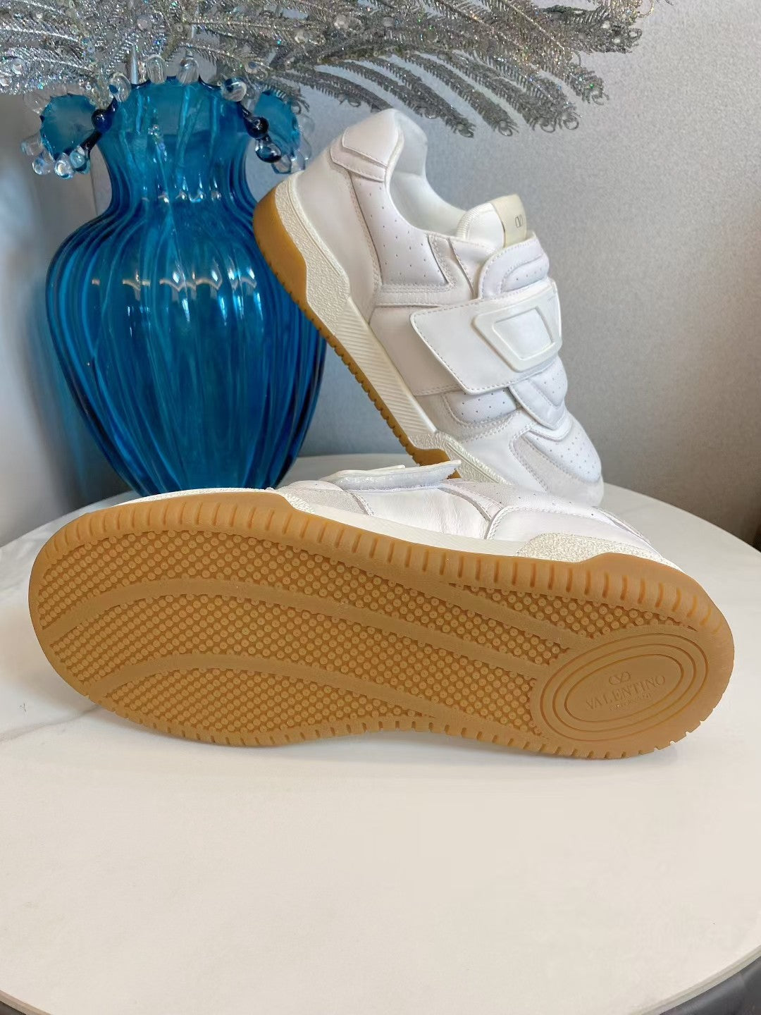 VT 25S Couple Sneakers White Calfskin Suede 563101