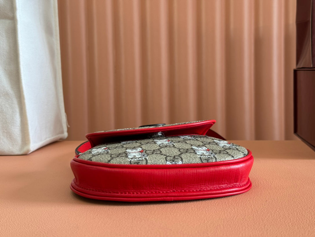 Gucci Cat Print Shoulder Bag White Red Beige Canvas 239660