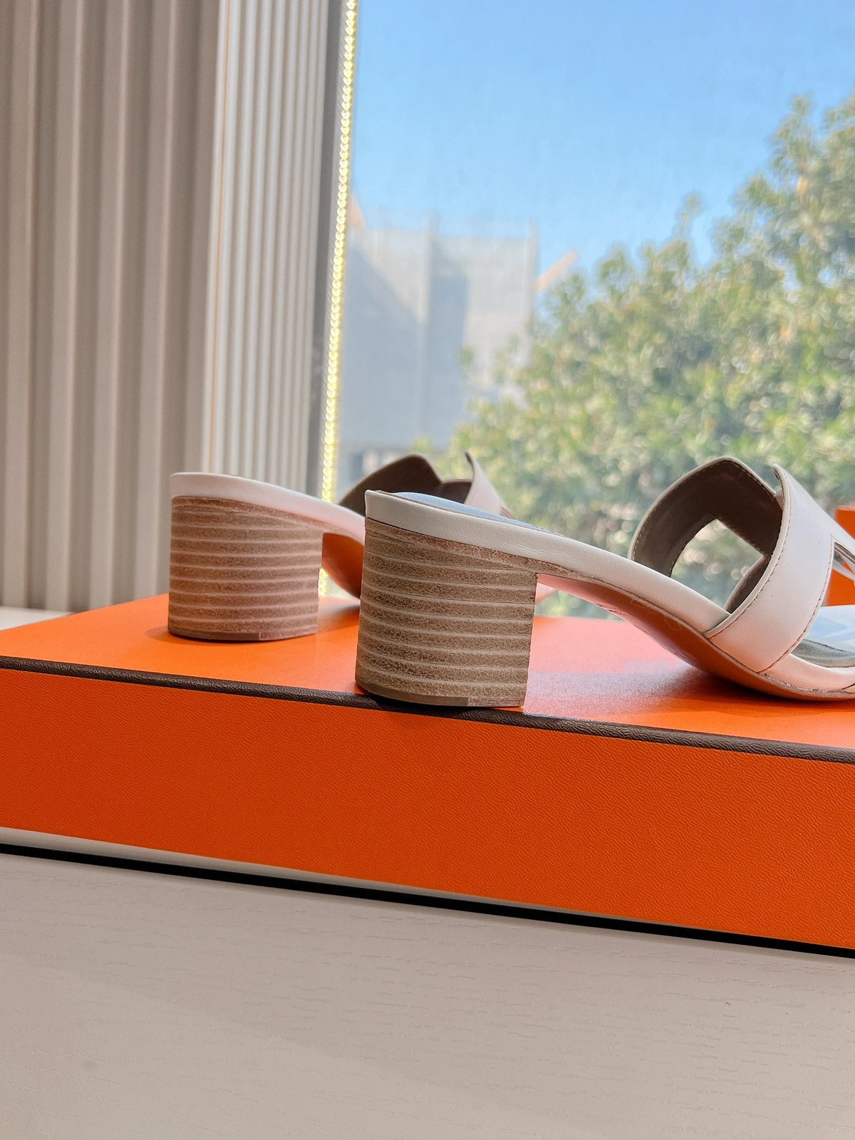 OASIS SANDAL IN WHITE CALFSKIN