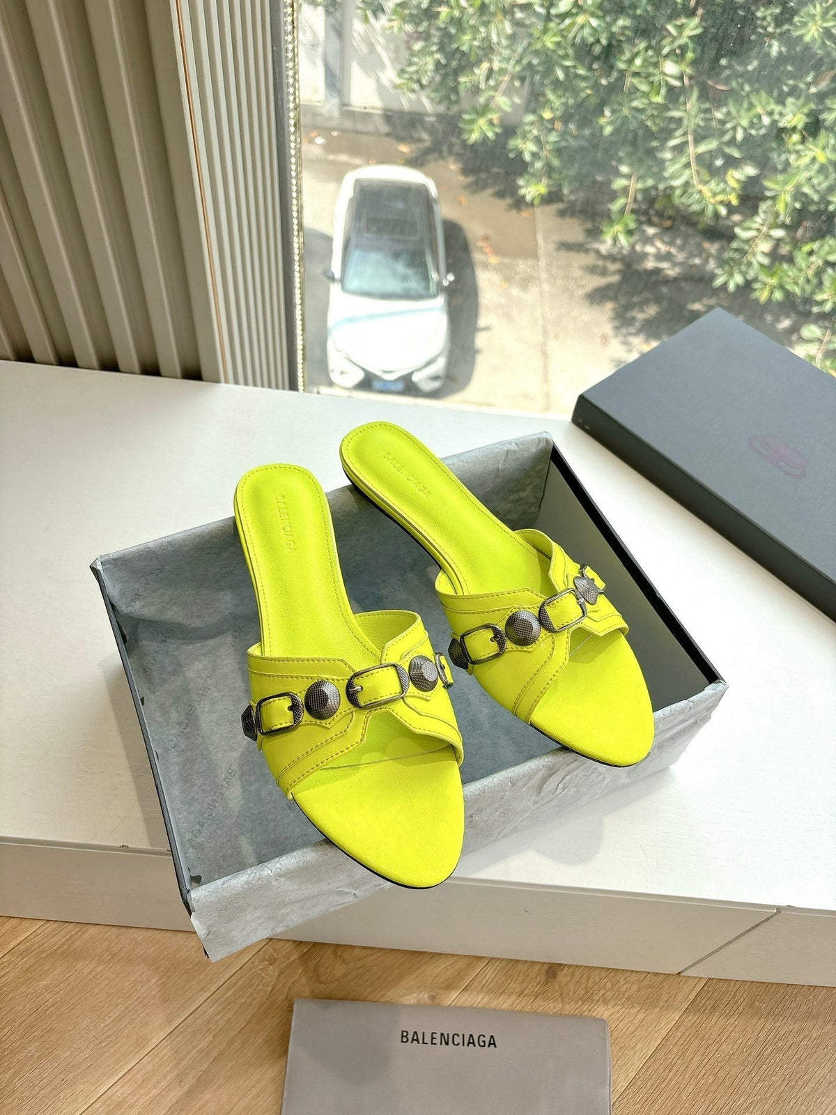 CAGOLE FLAT MULES IN LIME YELLOW CALFSKIN
