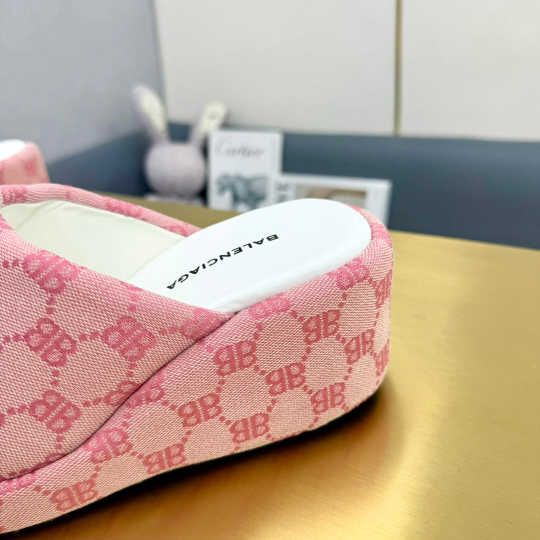 WEDGE SANDALS IN PINK MONOGRAM JACQUARD FABRIC