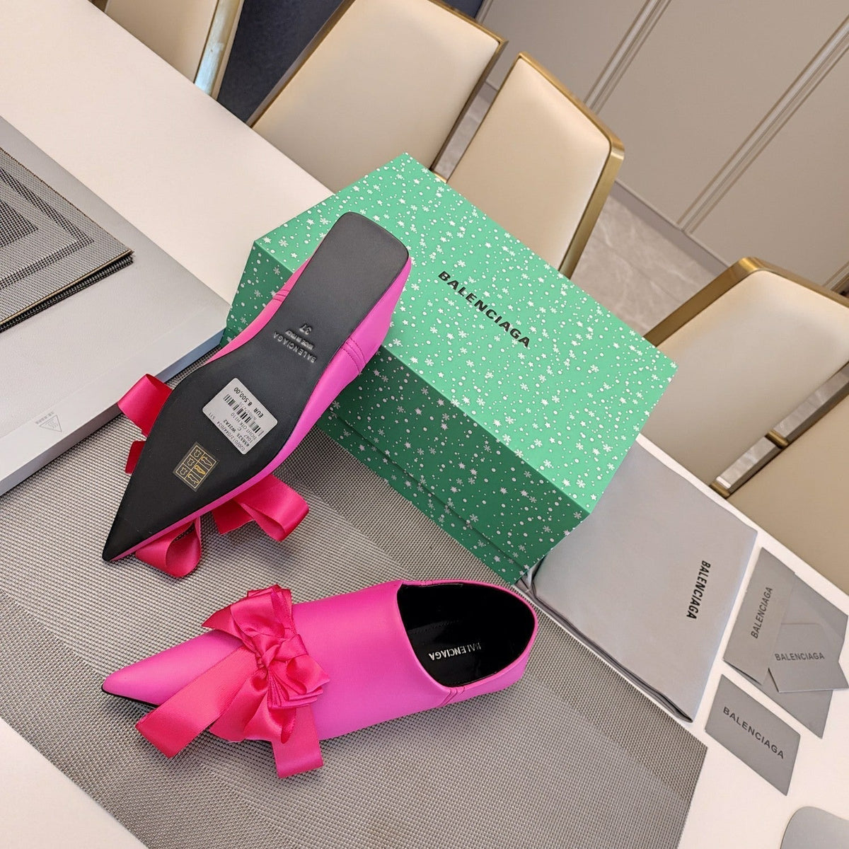 POINTED-TOE FLATS WITH BOW IN HOT PINK SOFT LAMBSKIN