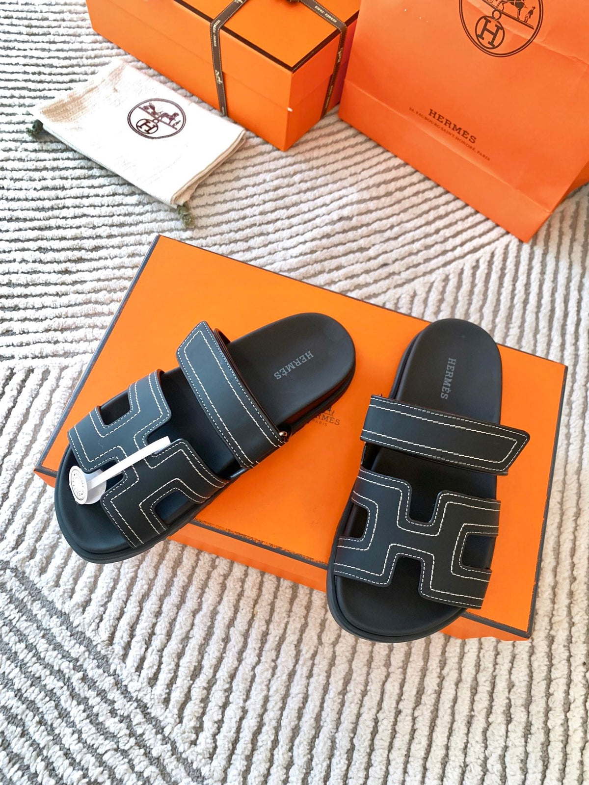 HM Chypre Sandal Black With White Stitching Lambskin 963494