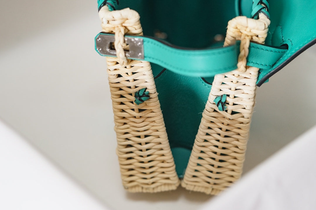 HM Kelly 20 Picnic Kelly Vert Verone Bamboo And Rattan