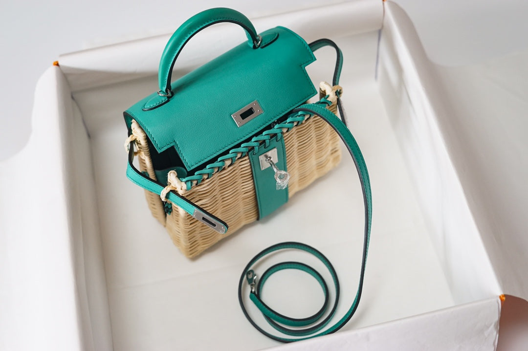 HM Kelly 20 Picnic Kelly Vert Verone Bamboo And Rattan