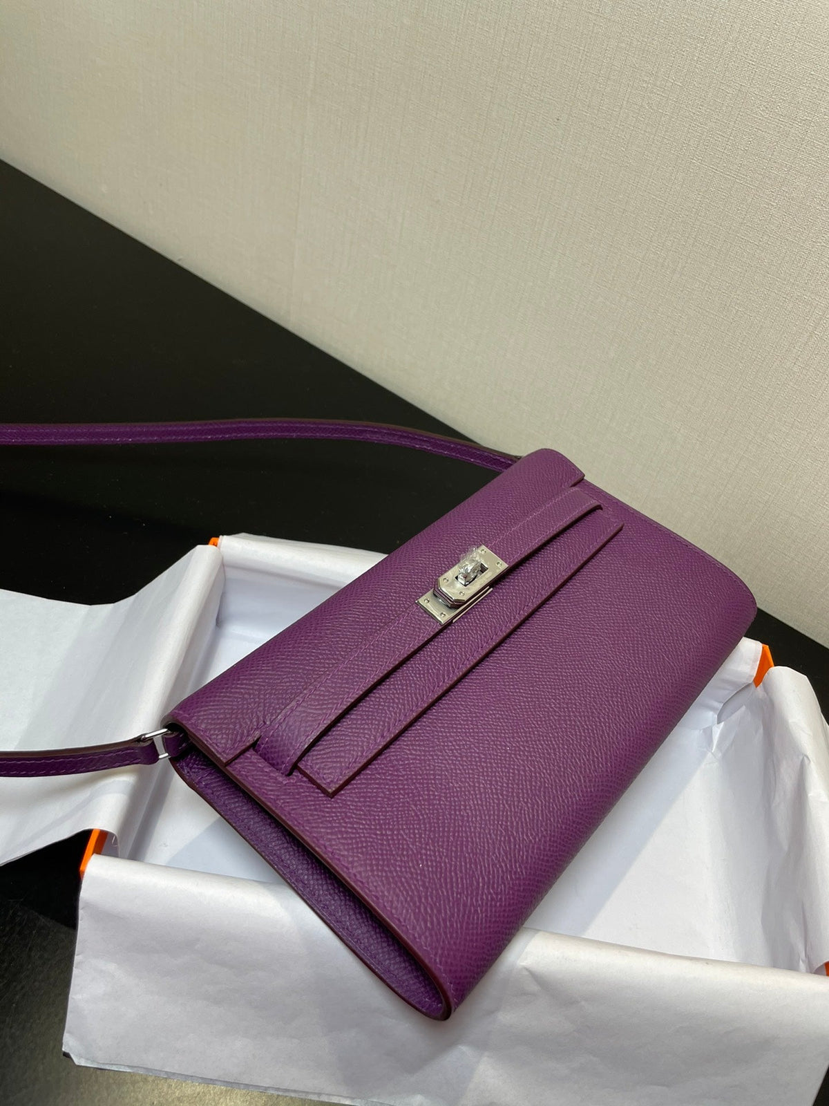 kelly to go wallet 20.5 purple epsom silver hardware