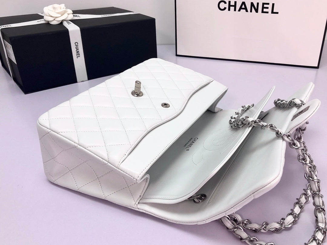 flap bag jumbo 30cm white lambskin silver hardware