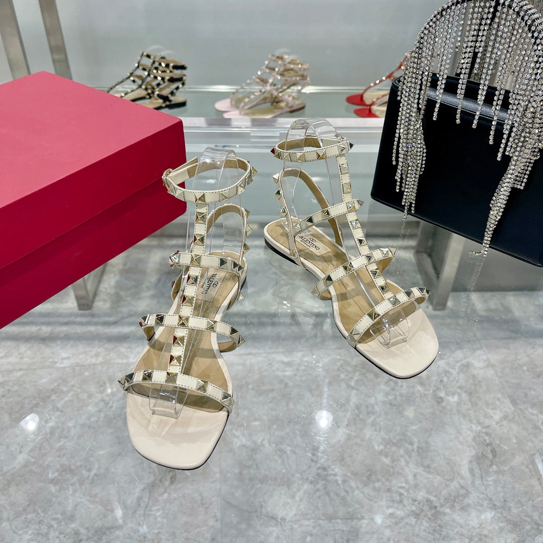 ROCKSTUD SANDAL WITH STRAPS IN WHITE CALFSKIN