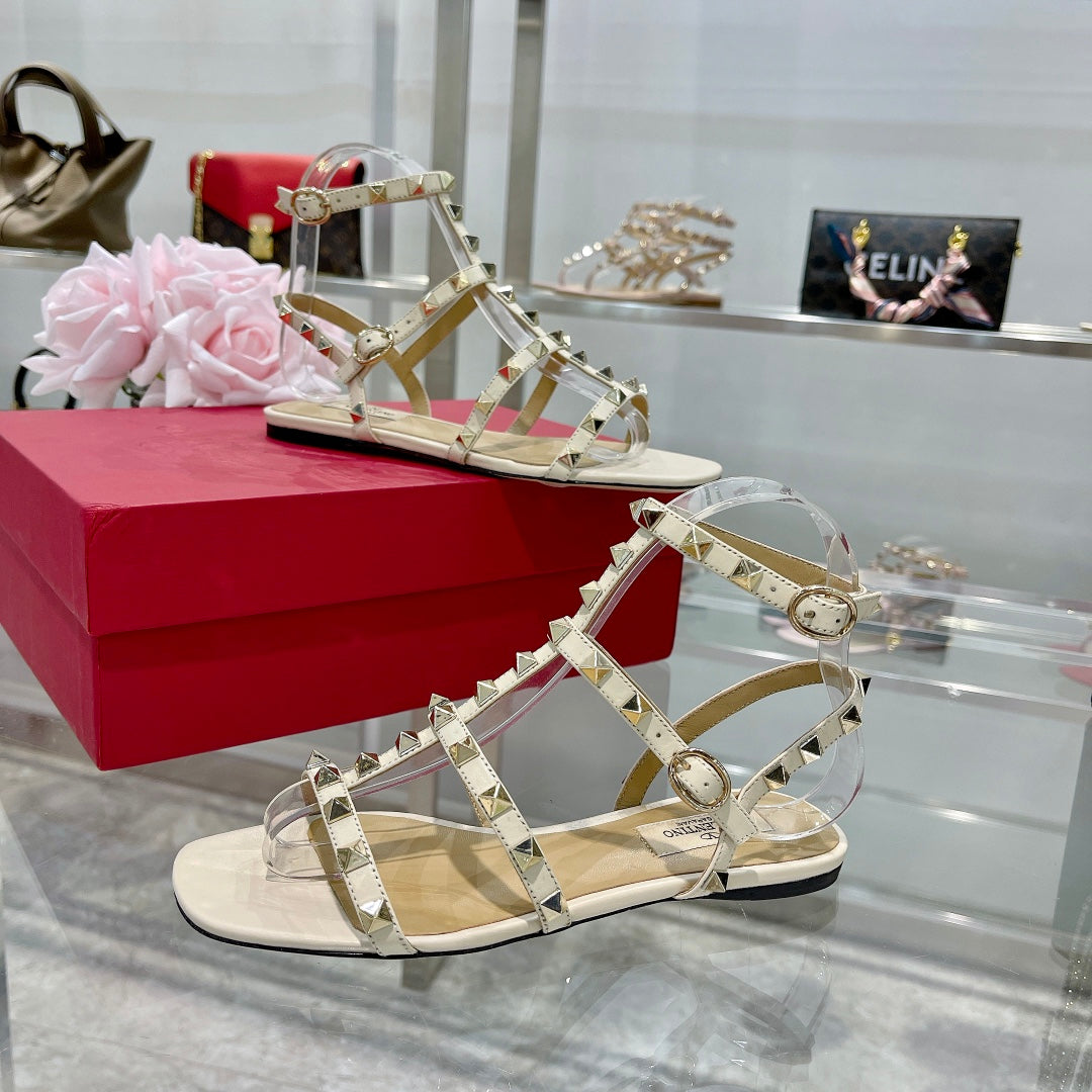 ROCKSTUD SANDAL WITH STRAPS IN WHITE CALFSKIN
