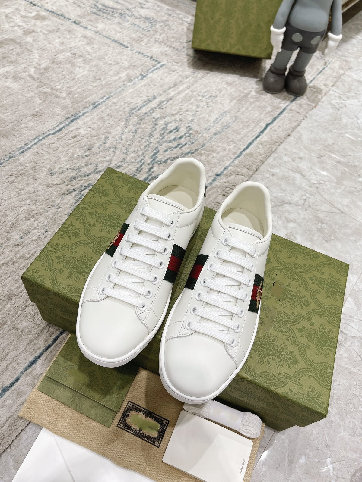 gg ace sneaker white calfskin with bee