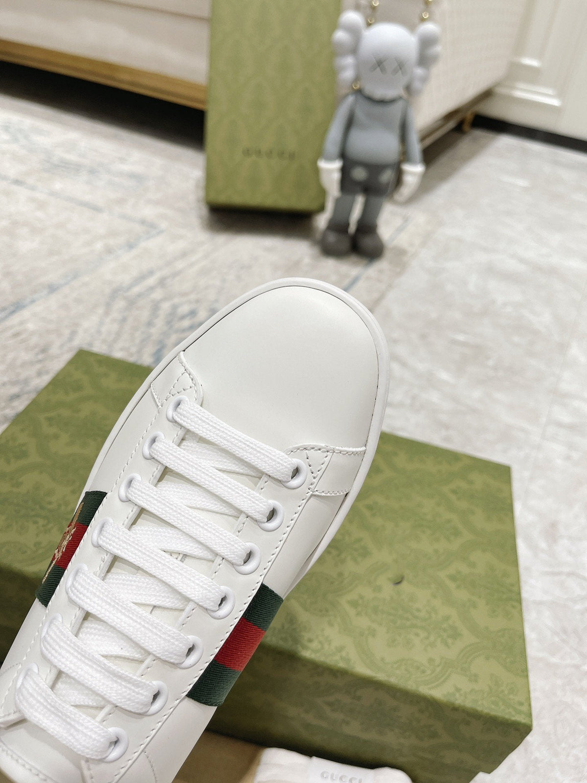 gg ace sneaker white calfskin with bee