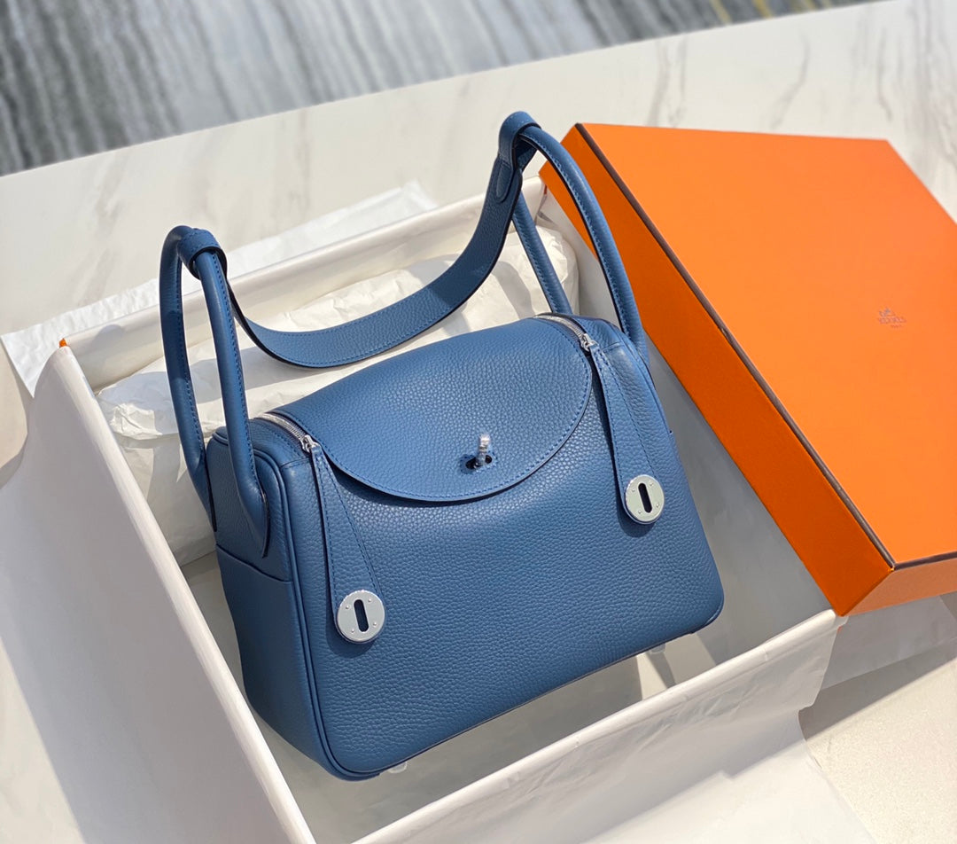 HM LINDY 30 BAG AZURE TAURILLON CLEMENCE LEATHER