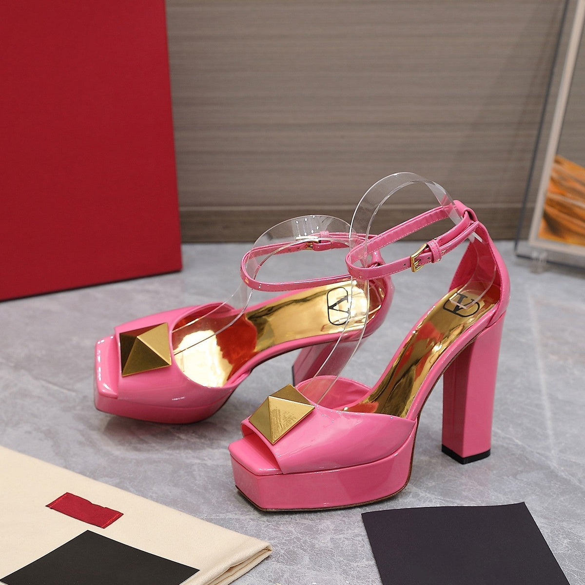 Open Toe Pump With One Stud Gold Patent Pink Leather 130MM