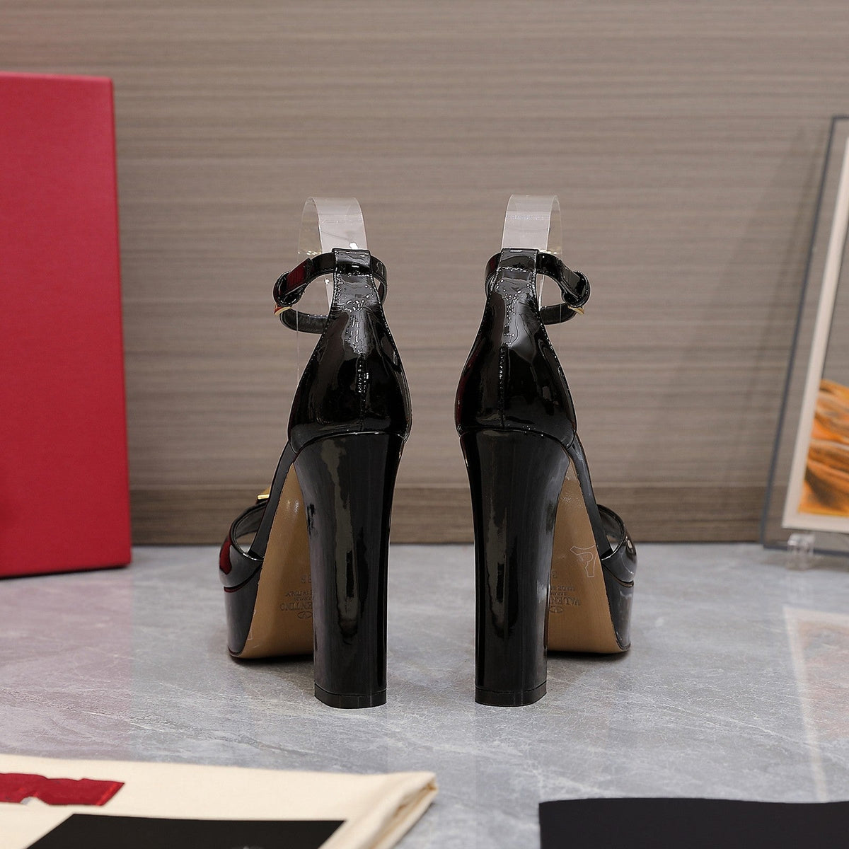 Open Toe Pump With One Stud Gold Patent Black Leather 130MM