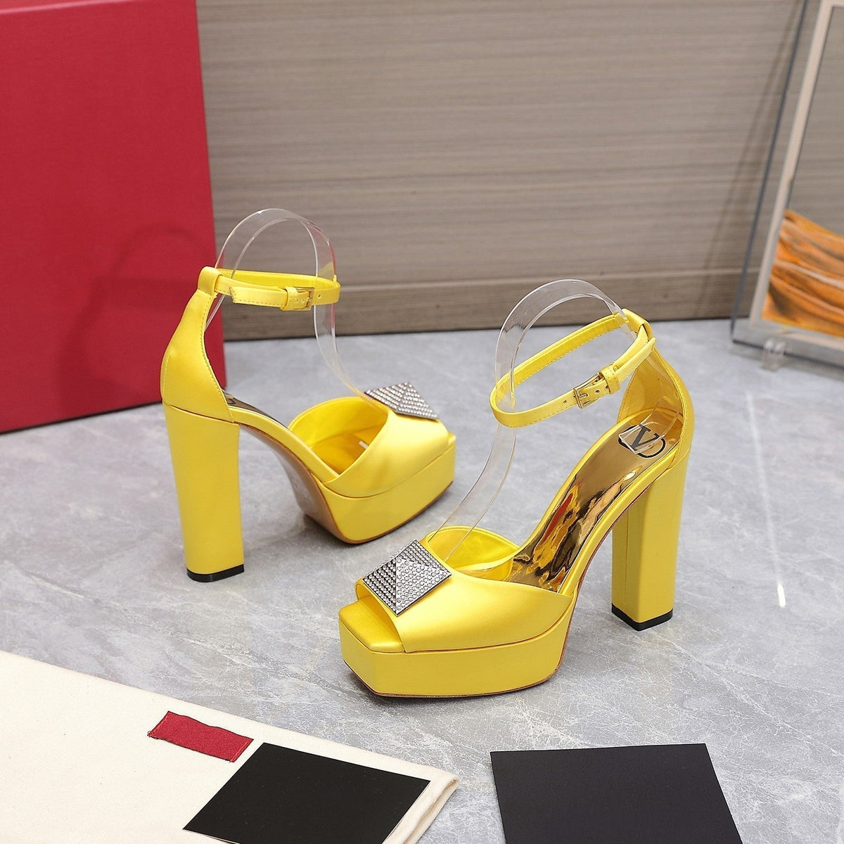 Open Toe Pump With One Stud Diamond Patent Yellow Leather 130MM