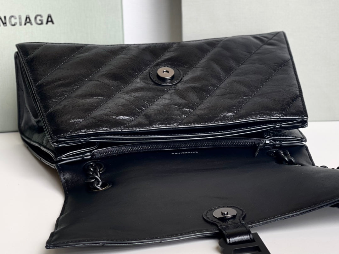 CRUSH MEDIUM CHAIN BAG 31 IN BLACK QUILTED CRUSHED CALFSKIN BLACK HARDWARE