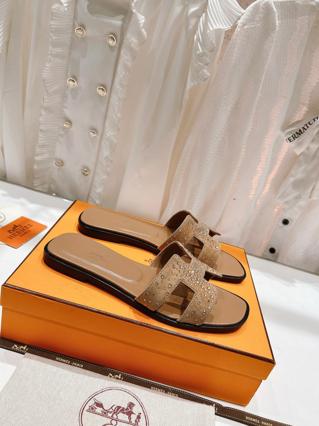 0RAN SANDAL CARAMEL LAMBSKIN ATTACH CRYSTALS