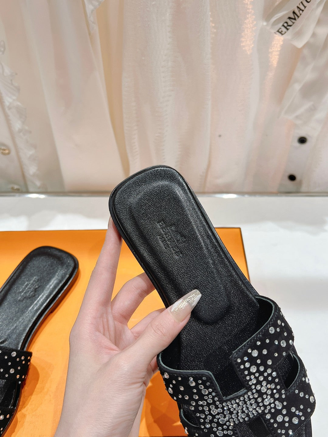 0RAN SANDAL BLACK LAMBSKIN ATTACH CRYSTALS
