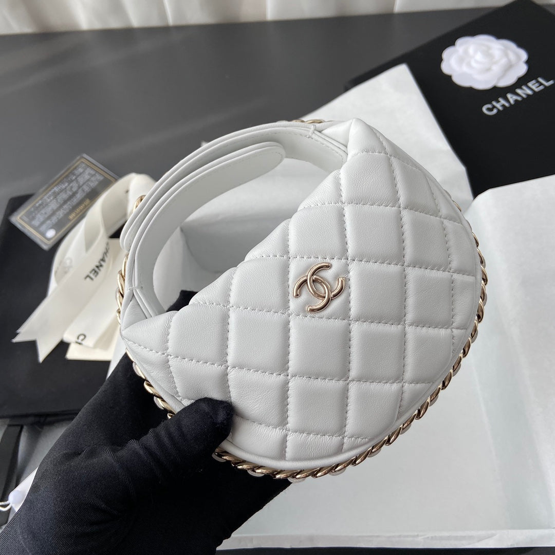 CC Pouch Bag 16cm White Lambskin GHW 229975