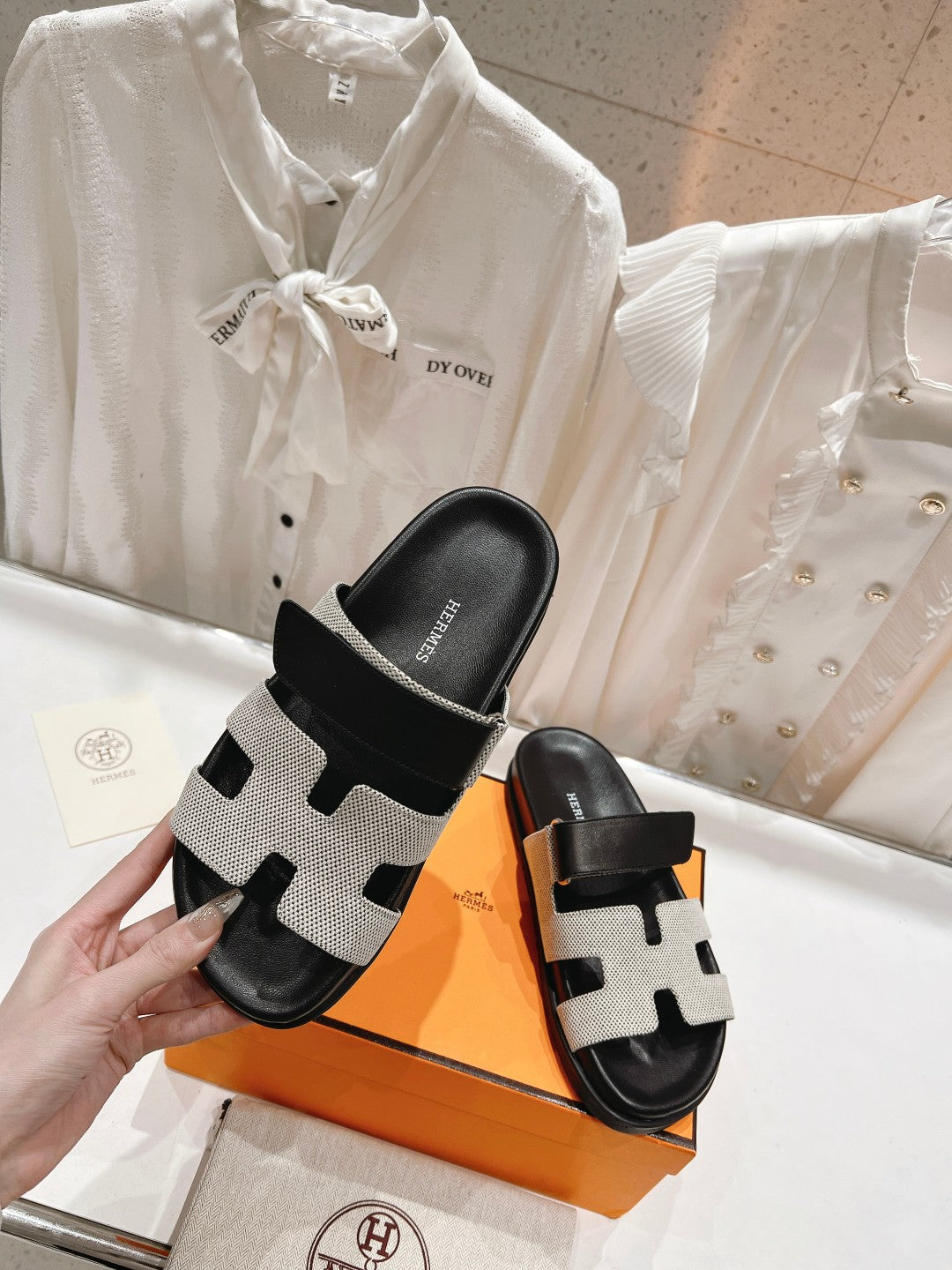 CHYPRE SANDAL BLACK LAMBSKIN AND SILVER DENIM
