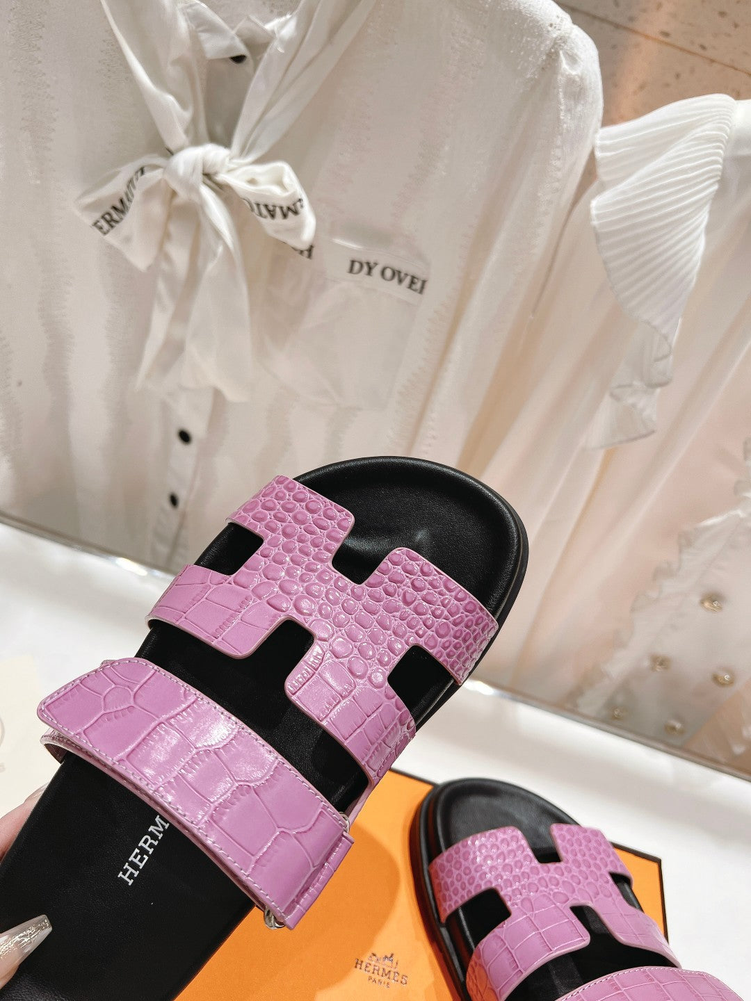 CHYPRE SANDAL BLACK AND LAVENDER LAMBSKIN