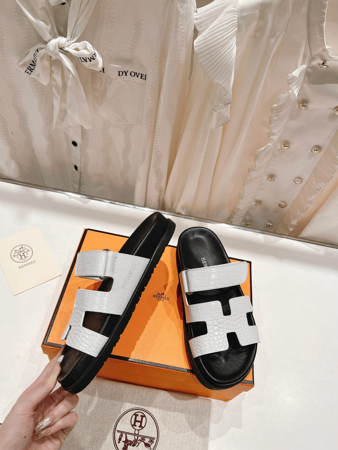 CHYPRE SANDAL BLACK AND WHITE LAMBSKIN