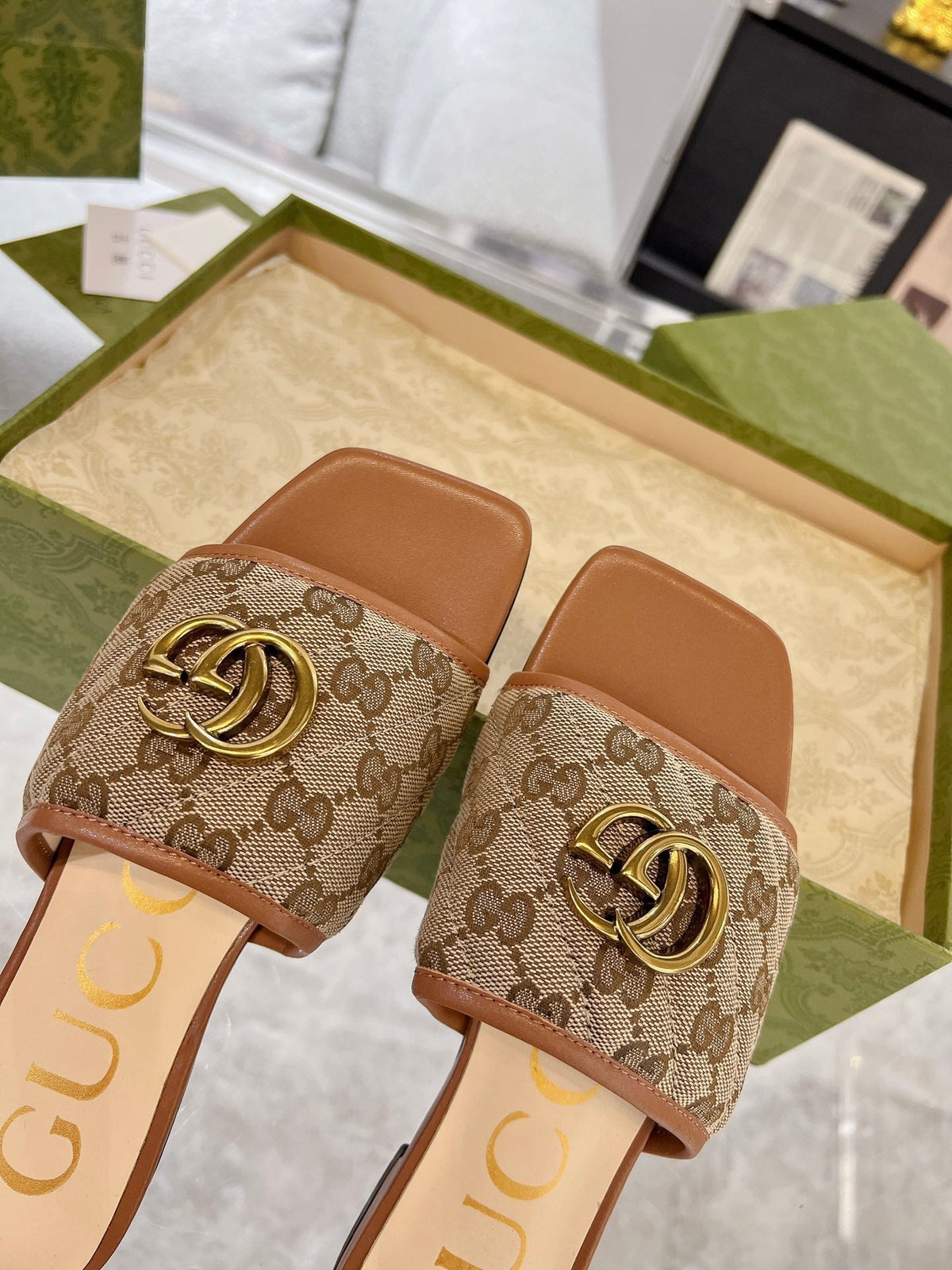 GG EXCLUSIVE SLIDE SANDAL CARAMEL AND BROWN FABRIC