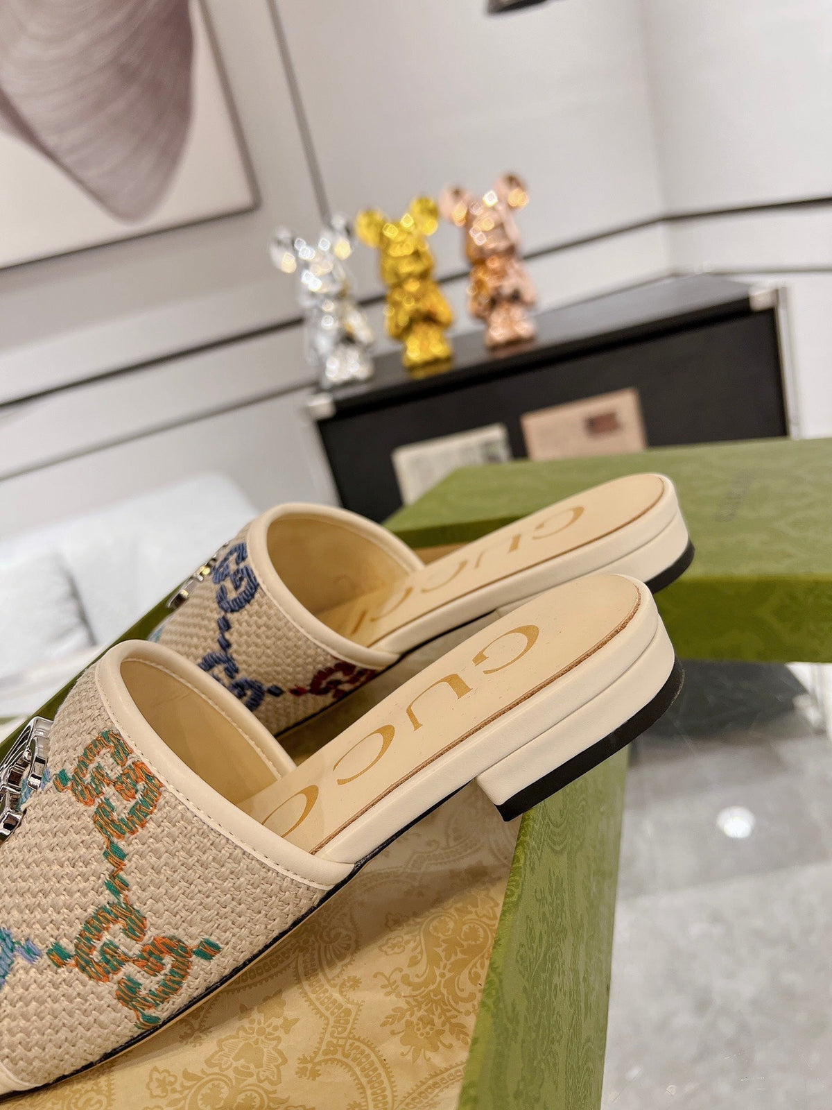 GG EXCLUSIVE SLIDE SANDAL IVORY SEDGE WITH NAVY PATTERN
