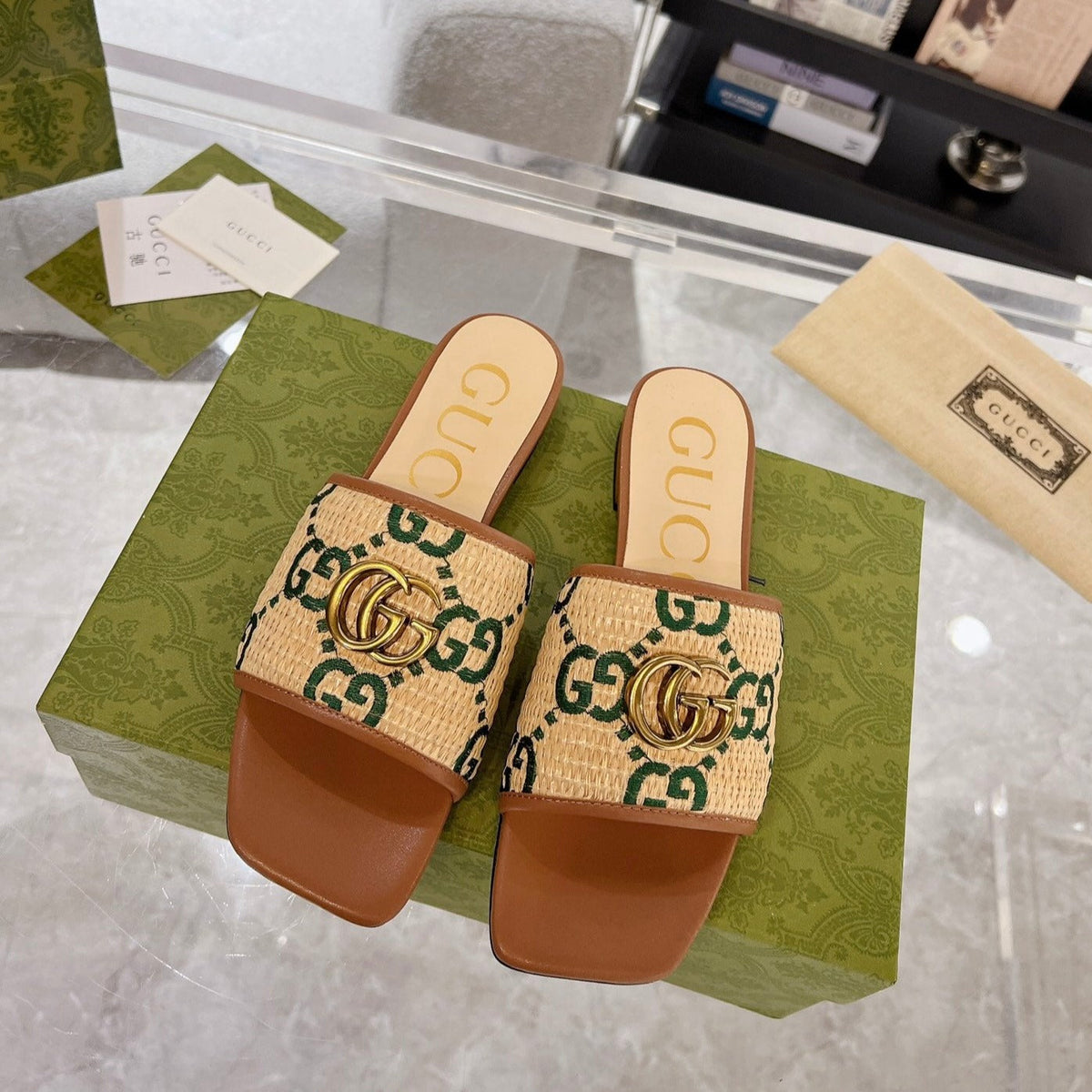 GG EXCLUSIVE SLIDE SANDAL CARAMEL SEDGE