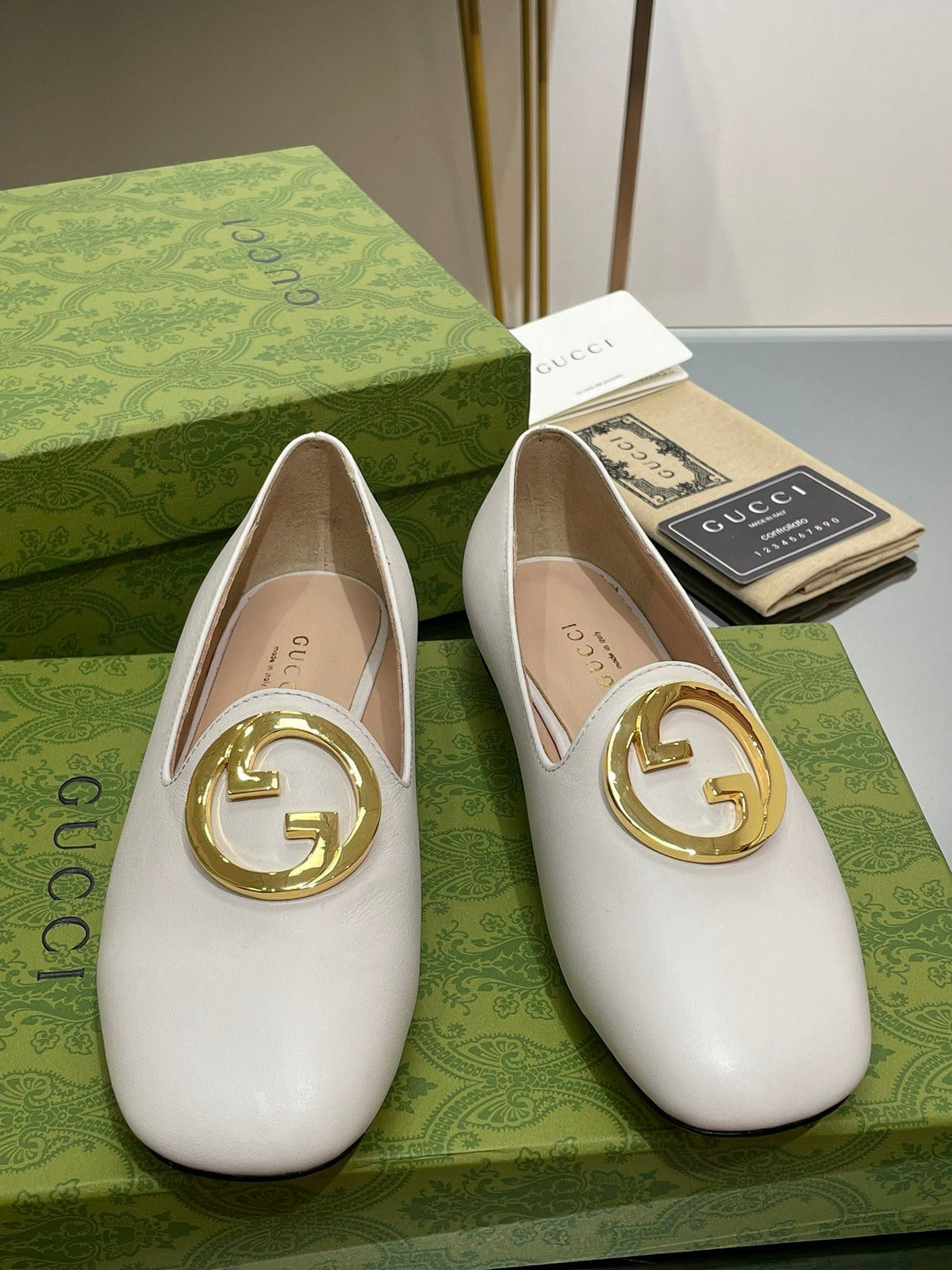 BLONDIE LOGO-PLAQUE LOAFERS IN WHITE CALFSKIN