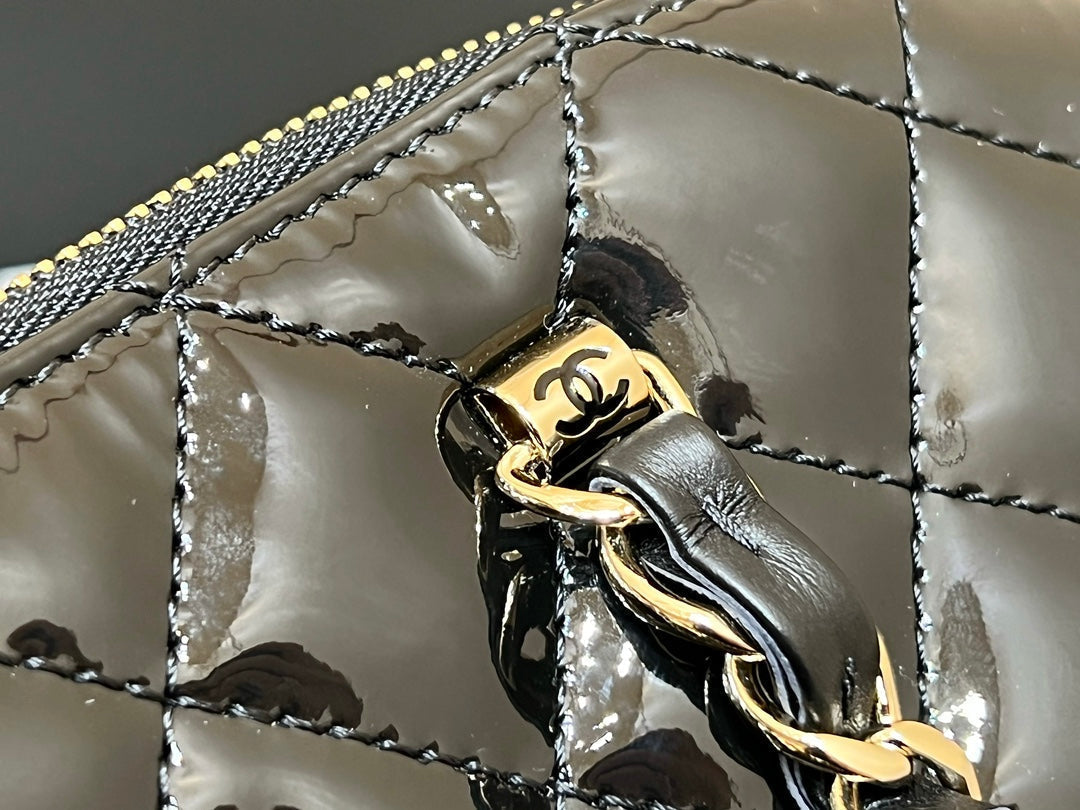 CC 23S Shell Bag 28.5cm Black Patent Leather