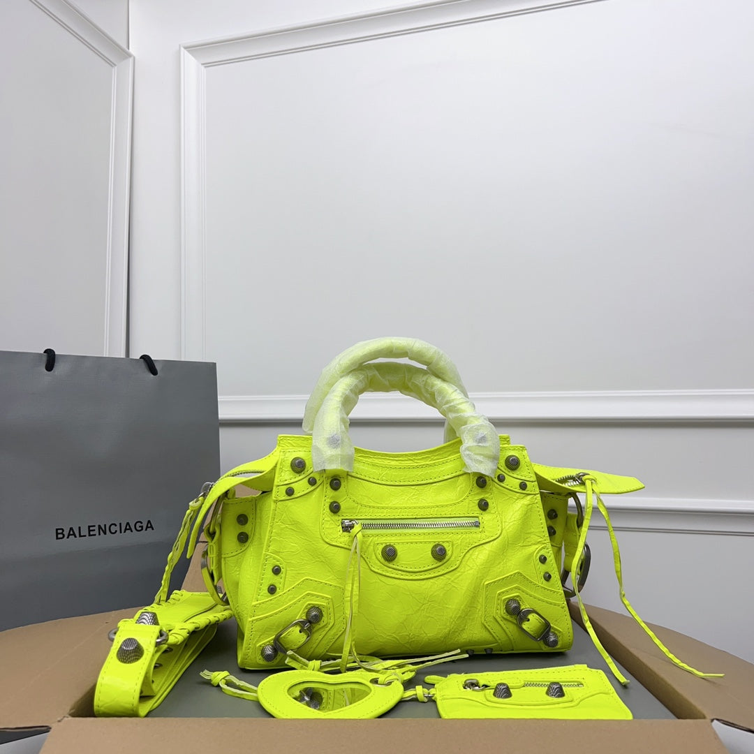 NEO CAGOLE 26 IN PEAR LAMBSKIN