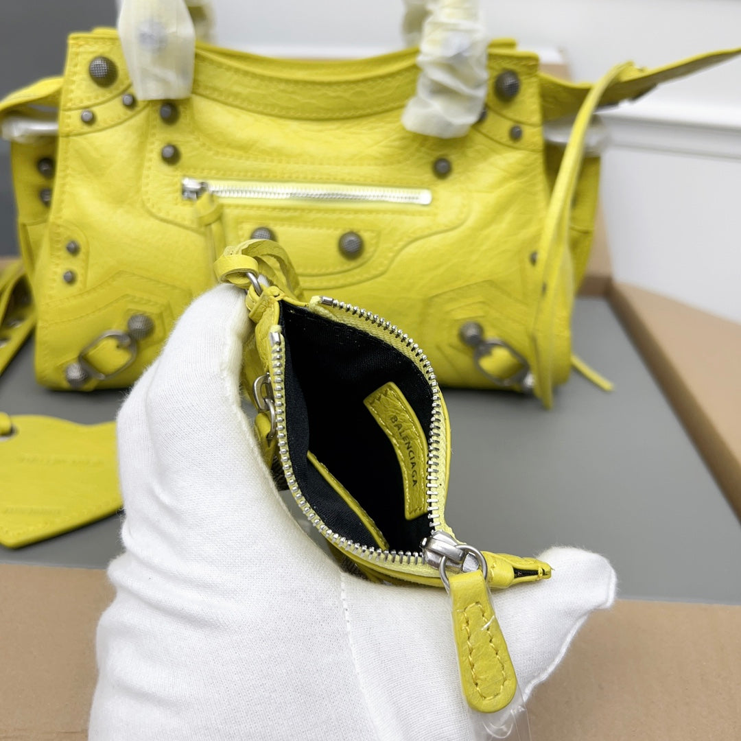 NEO CAGOLE 26 IN WATTLE YELLOW LAMBSKIN