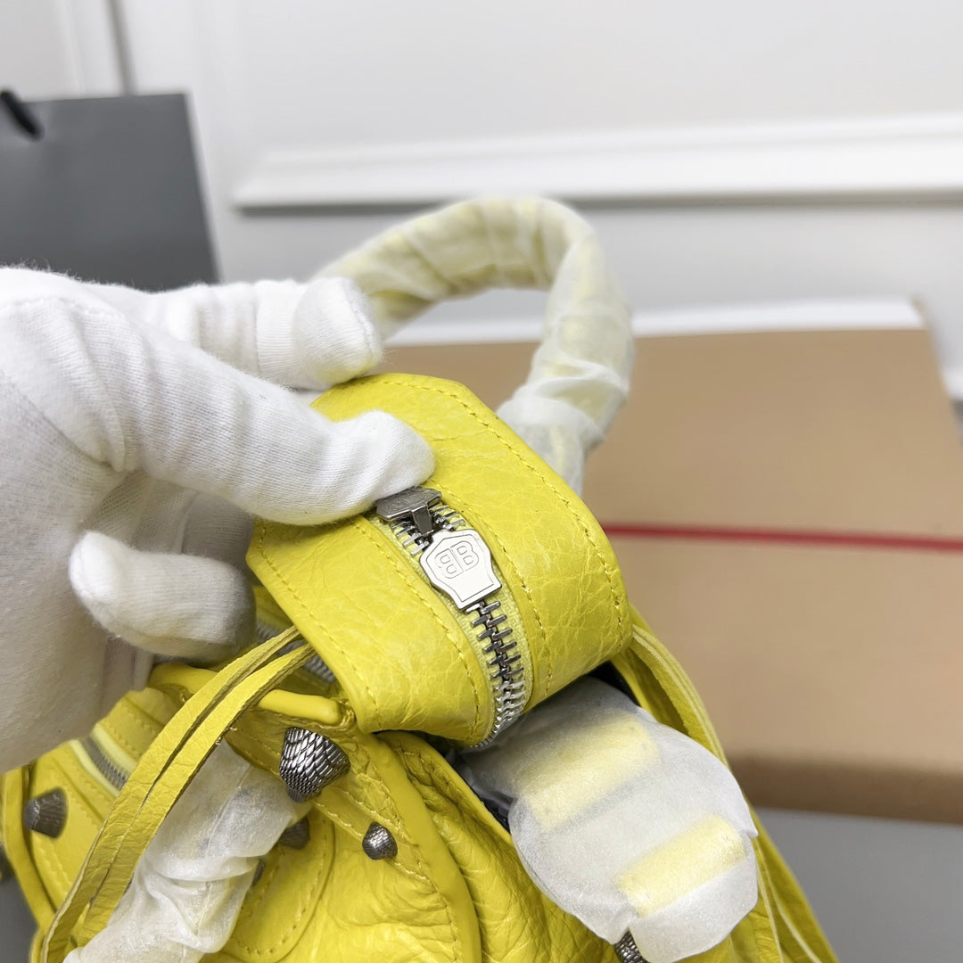NEO CAGOLE 26 IN WATTLE YELLOW LAMBSKIN