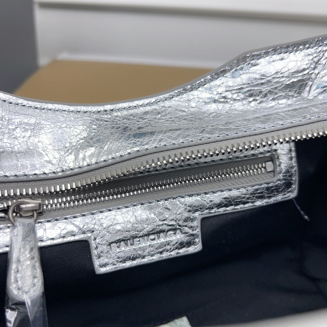 NEO CAGOLE 26 IN SILVER METALLIC LAMBSKIN