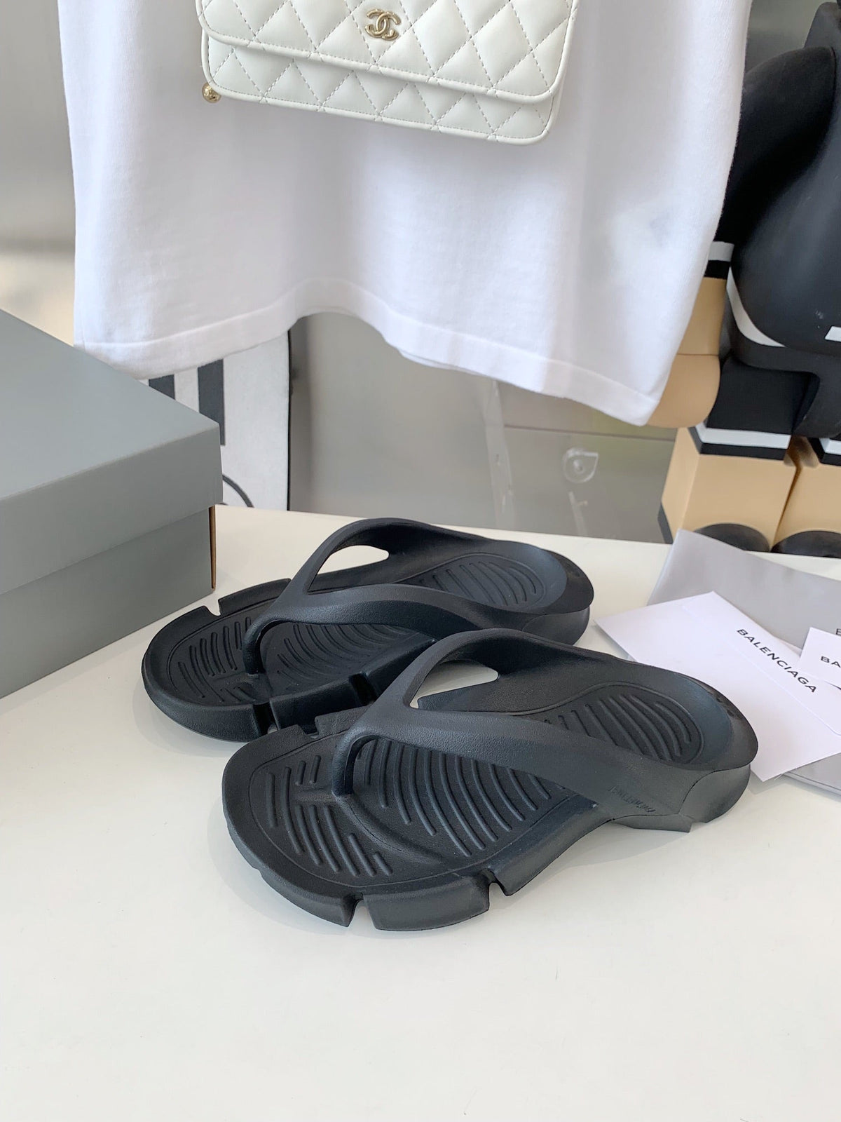 THONG SANDALS IN BLACK RUBBER
